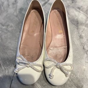 Low cut ballerina in soft off white  leather. Size 37 . In great condition! 150$